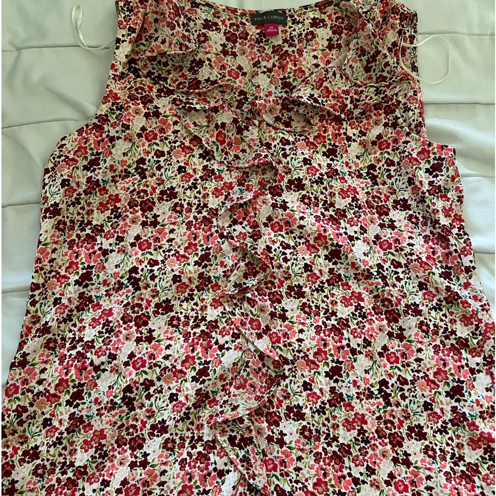 Vince Camuto Top size Medium